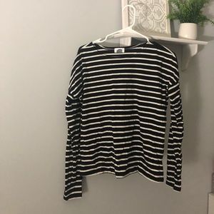 Black and white long sleeve tee